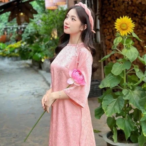 Áo Dài Cách Tân Lụa Gấm Hồng May Sẵn Dáng Suông Cổ Tròn Đính Trai Nổi Bật Cá Tính Siêu Đẹp - Hình ảnh 2